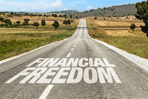  Judging Money: Your Path to Wealth & Freedom - An Exploration of Financial Literacy Through Egyptian Eyes